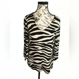 Chicos Travelers size 1 medium Women’s Blouse Black and tan Tiger Print